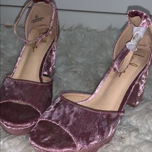 Lulus velvet heel